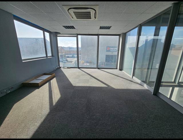 1,376M² OFFICE TO LET IN PAARDEN EILAND